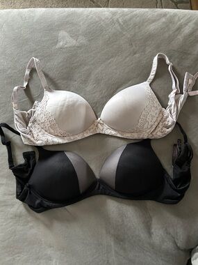 Wireless Smooth Molded Lace-Trim Bra Set in Cream and Black